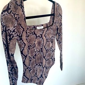 Aritzia Babaton Snakeskin Bodysuit